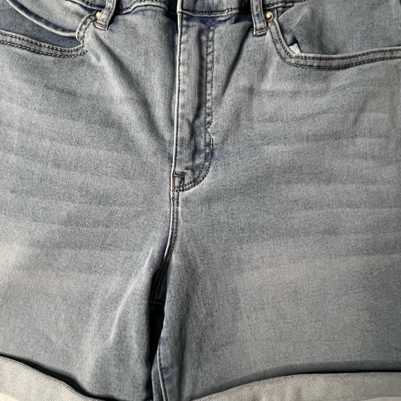 Nicole miller New York Stylish Gray Jean Shorts - Picture 3 of 7